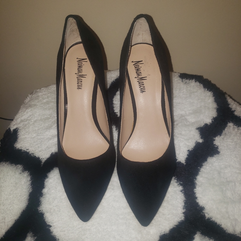 Neiman Marcus Black Suede Pumps Size 9 Classic